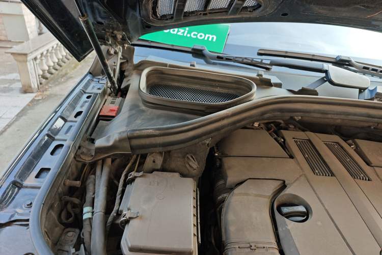 Used Mercedes-Benz M-Class 2014 ML 400 4MATIC Luxury Model Engine Bay Right