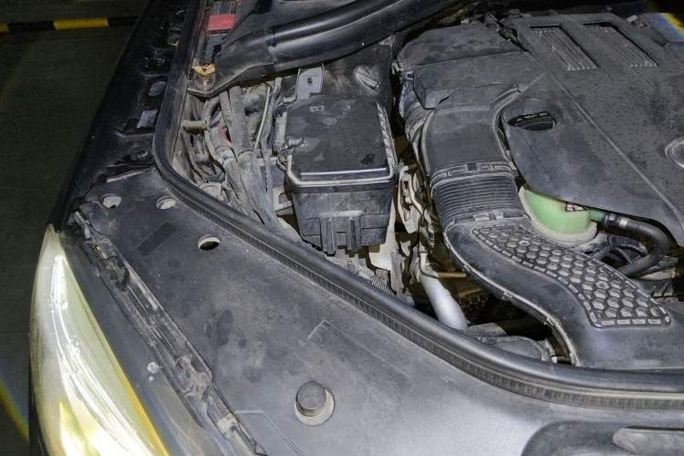 Used Mercedes-Benz M-Class 2014 ML 400 4MATIC Dynamic Model Engine Bay Right