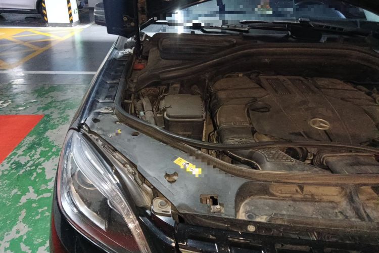 Used Mercedes-Benz M-Class 2014 ML 400 4MATIC Luxury Model Engine Bay Right