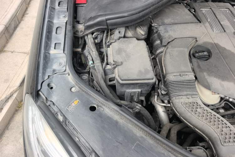 Used Mercedes-Benz M-Class 2014 ML 400 4MATIC Luxury Model Engine Bay Right