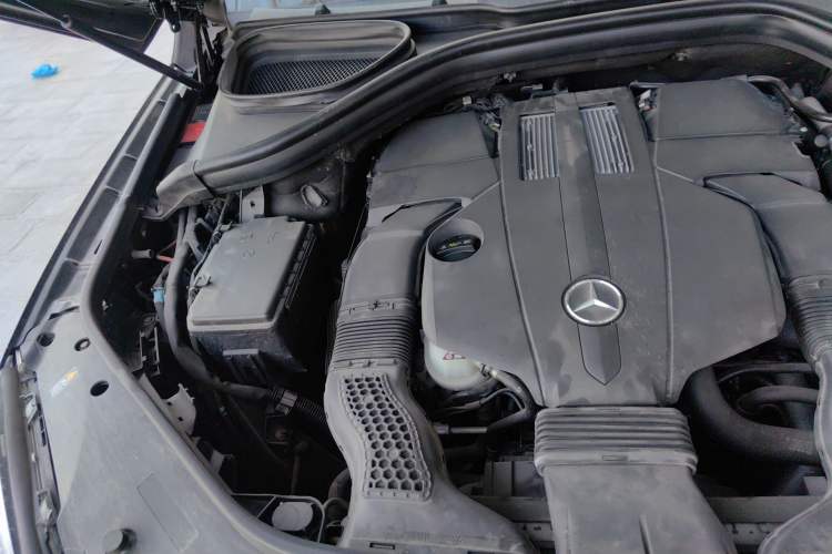 Used Mercedes-Benz M-Class 2014 ML 320 4MATIC Engine Bay Right