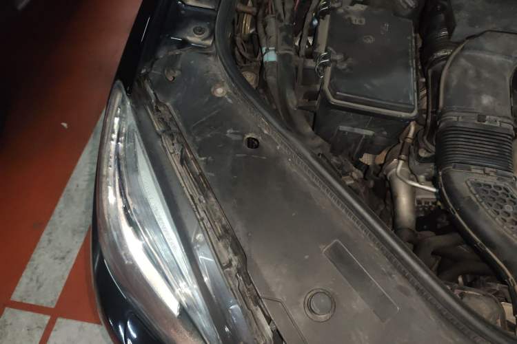 Used Mercedes-Benz M-Class 2014 ML 400 4MATIC Luxury Model Engine Bay Right