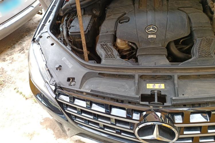 Used Mercedes-Benz M-Class 2014 ML 400 4MATIC Luxury Model Engine Bay Right