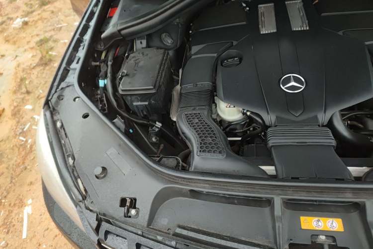 Used Mercedes-Benz M-Class 2014 ML 400 4MATIC Dynamic Model Engine Bay Right