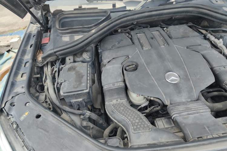 Used Mercedes-Benz M-Class 2014 ML 320 4MATIC Engine Bay Right