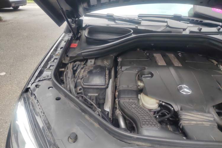 Used Mercedes-Benz M-Class 2014 ML 400 4MATIC Dynamic Model Engine Bay Right
