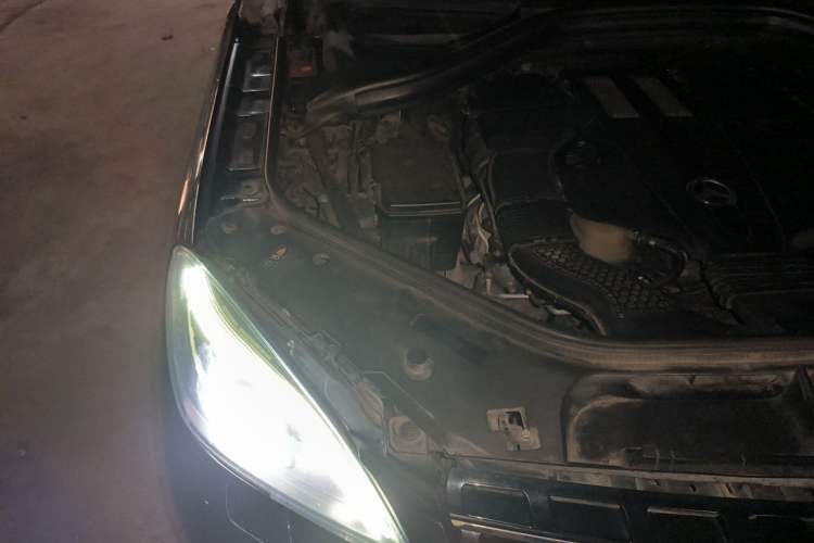 Used Mercedes-Benz M-Class 2014 ML 400 4MATIC Dynamic Model Engine Bay Right