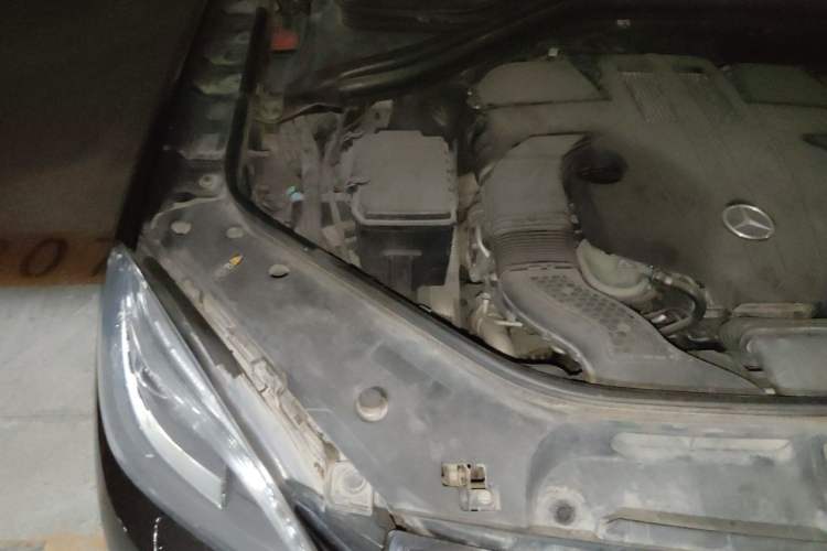 Used Mercedes-Benz M-Class 2014 ML 320 4MATIC Engine Bay Right