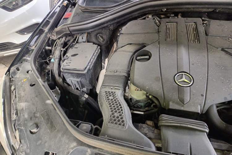 Used Mercedes-Benz M-Class 2014 ML 400 4MATIC Luxury Model Engine Bay Right