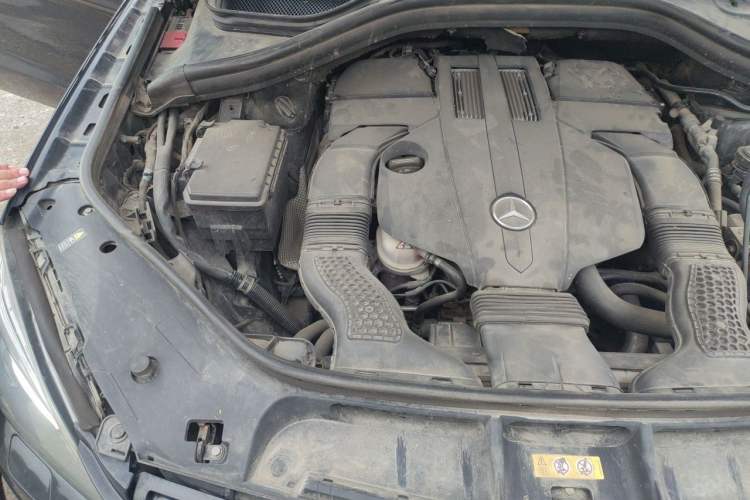 Used Mercedes-Benz M-Class 2014 ML 320 4MATIC Engine Bay Right