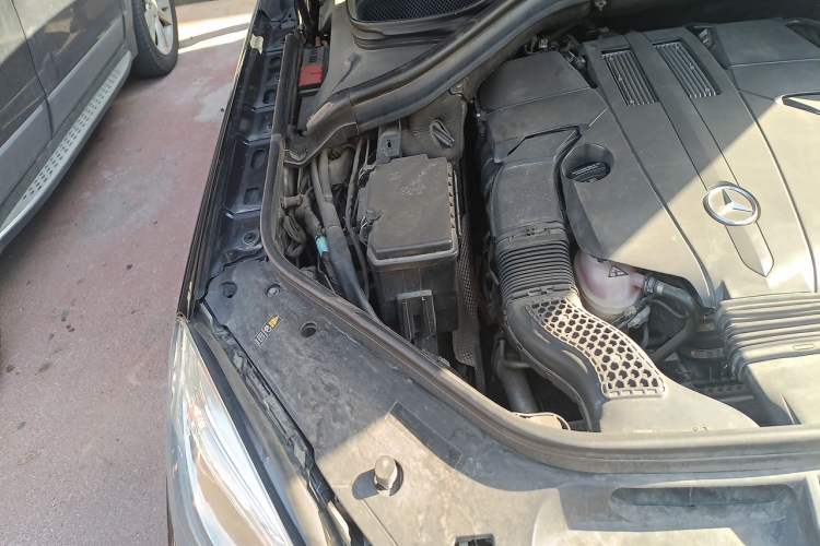 Used Mercedes-Benz M-Class 2014 ML 400 4MATIC Luxury Model Engine Bay Right