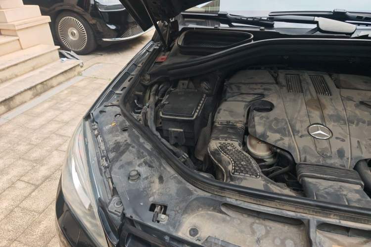 Used Mercedes-Benz M-Class 2014 ML 400 4MATIC Luxury Model Engine Bay Right