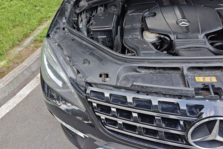 Used Mercedes-Benz M-Class 2014 ML 400 4MATIC Luxury Model Engine Bay Right