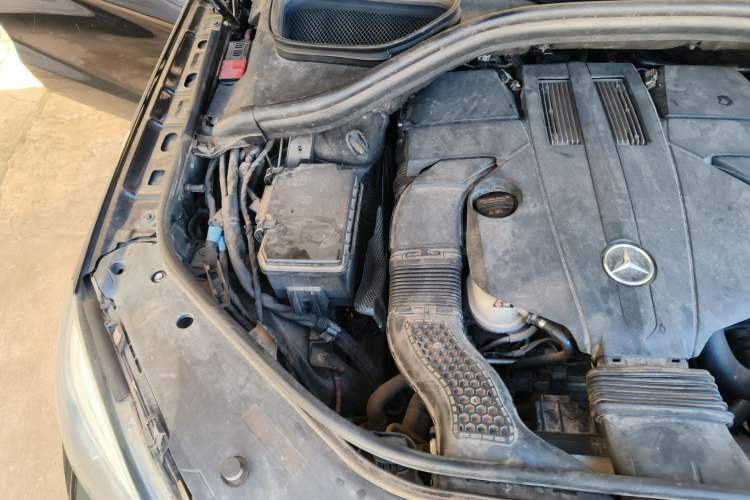 Used Mercedes-Benz M-Class 2014 ML 400 4MATIC Dynamic Model Engine Bay Right