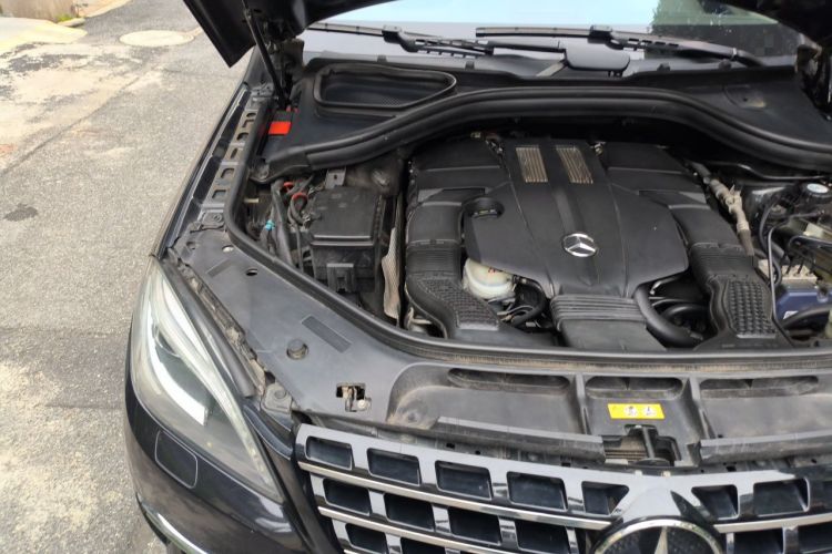 Used Mercedes-Benz M-Class 2014 ML 320 4MATIC Engine Bay Right