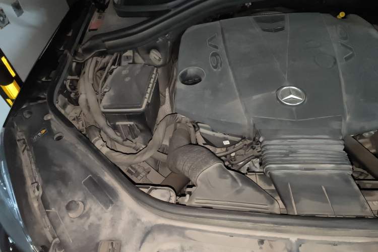 Used Mercedes-Benz M-Class 2014 ML 350 CDI 4MATIC Engine Bay Right