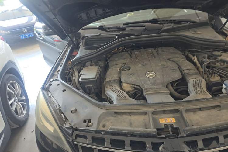 Used Mercedes-Benz M-Class 2014 ML 400 4MATIC Dynamic Model Engine Bay Right