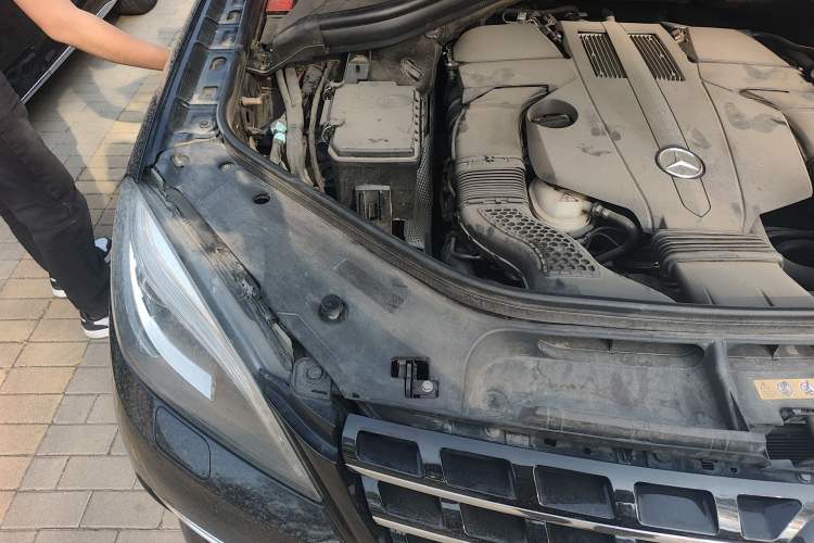 Used Mercedes-Benz M-Class 2014 ML 320 4MATIC Engine Bay Right