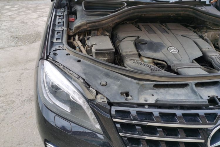 Used Mercedes-Benz M-Class 2014 ML 400 4MATIC Luxury Model Engine Bay Right