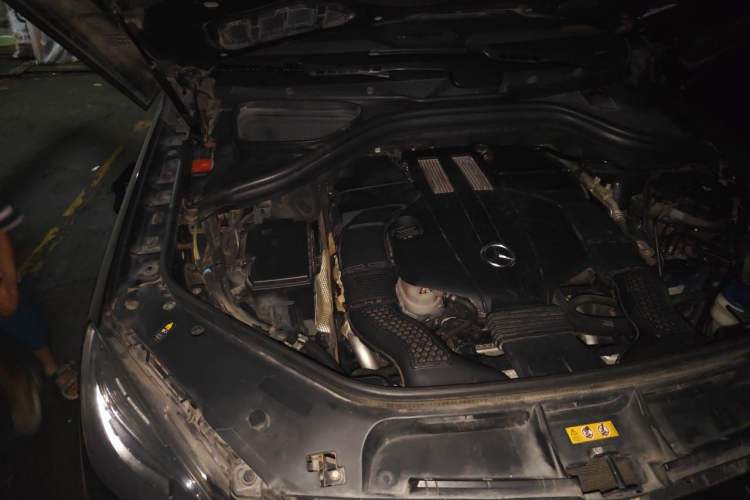Used Mercedes-Benz M-Class 2014 ML 400 4MATIC Luxury Model Engine Bay Right