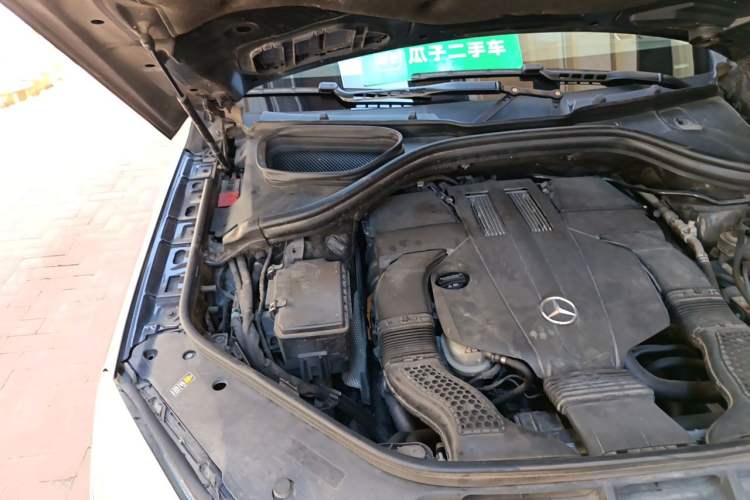 Used Mercedes-Benz M-Class 2014 ML 320 4MATIC Engine Bay Right