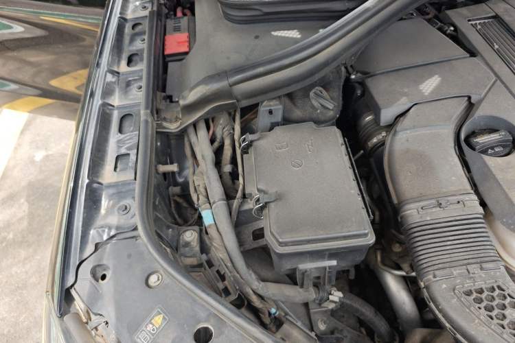 Used Mercedes-Benz M-Class 2014 ML 320 4MATIC Engine Bay Right