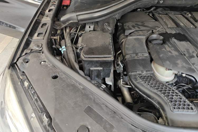 Used Mercedes-Benz M-Class 2014 ML 400 4MATIC Dynamic Model Engine Bay Right