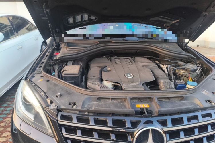 Used Mercedes-Benz M-Class 2014 ML 400 4MATIC Luxury Model Engine Bay Right