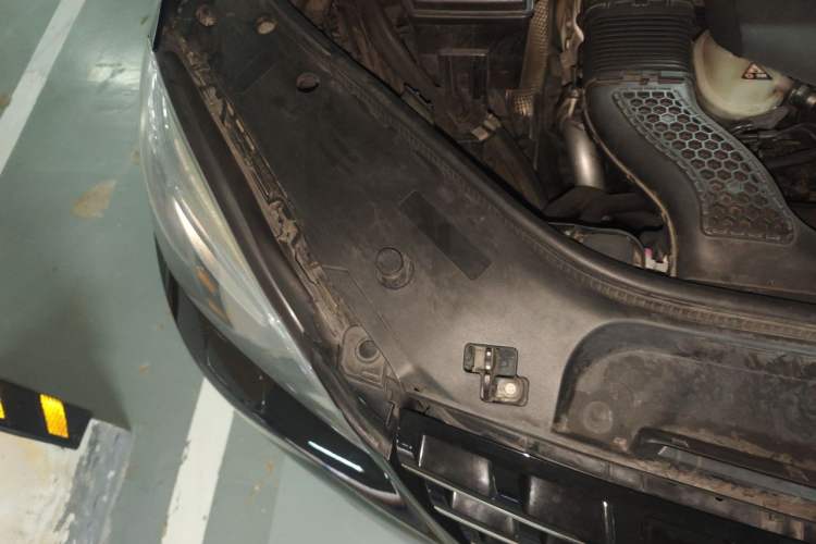 Used Mercedes-Benz M-Class 2014 ML 400 4MATIC Dynamic Model Engine Bay Right