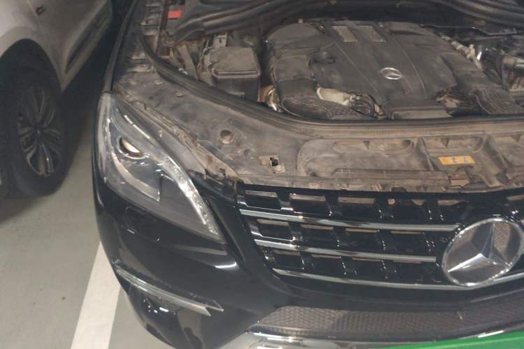 Used Mercedes-Benz M-Class 2014 ML 400 4MATIC Dynamic Model Engine Bay Right