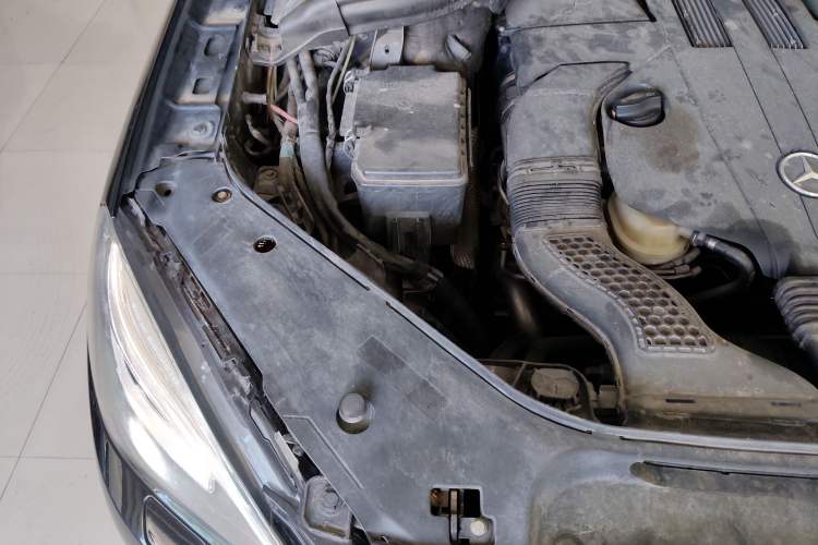 Used Mercedes-Benz M-Class 2014 ML 400 4MATIC Dynamic Model Engine Bay Right