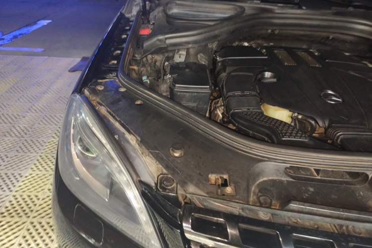 Used Mercedes-Benz M-Class 2014 ML 320 4MATIC Engine Bay Right