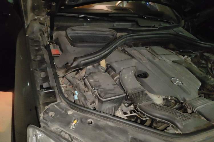Used Mercedes-Benz M-Class 2014 ML 400 4MATIC Dynamic Model Engine Bay Right