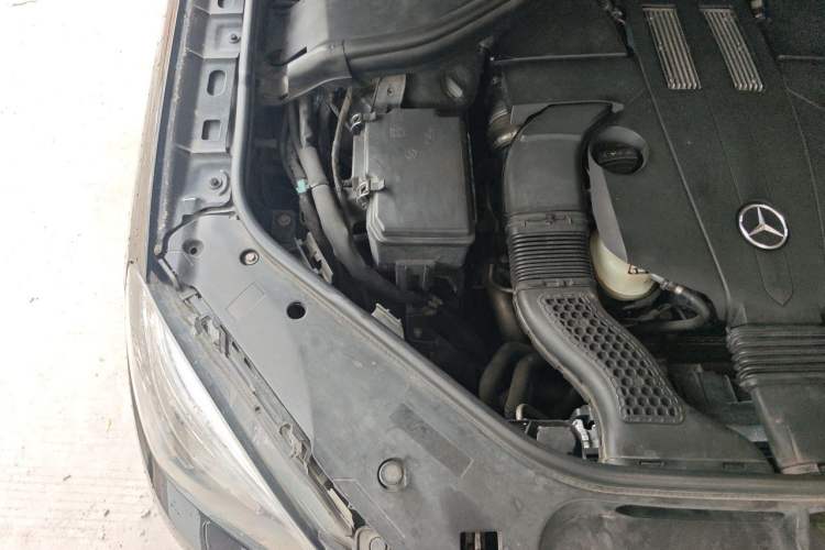 Used Mercedes-Benz M-Class 2014 ML 320 4MATIC Engine Bay Right