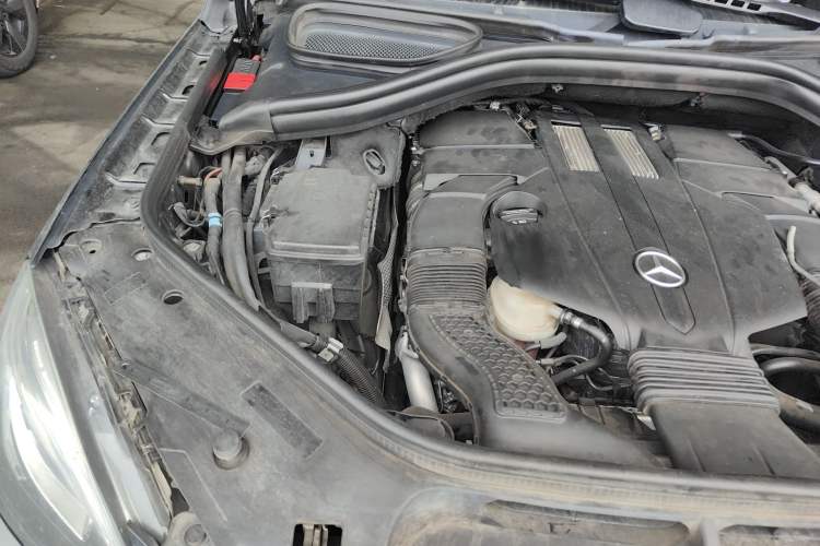 Used Mercedes-Benz M-Class 2014 ML 320 4MATIC Engine Bay Right