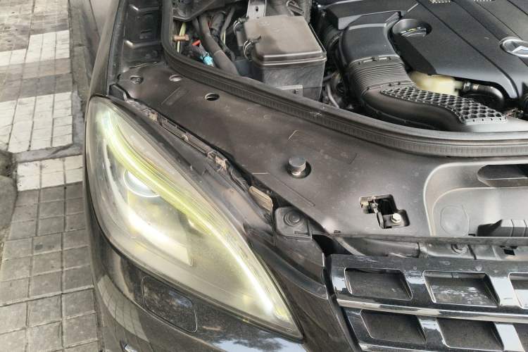 Used Mercedes-Benz M-Class 2014 ML 400 4MATIC Luxury Model Engine Bay Right