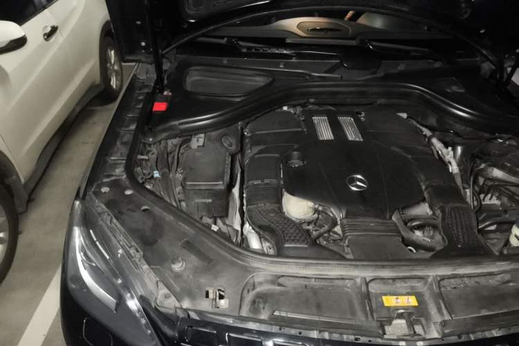 Used Mercedes-Benz M-Class 2014 ML 320 4MATIC Engine Bay Right
