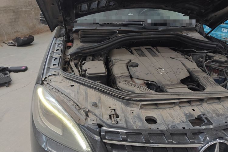 Used Mercedes-Benz M-Class 2014 ML 320 4MATIC Engine Bay Right