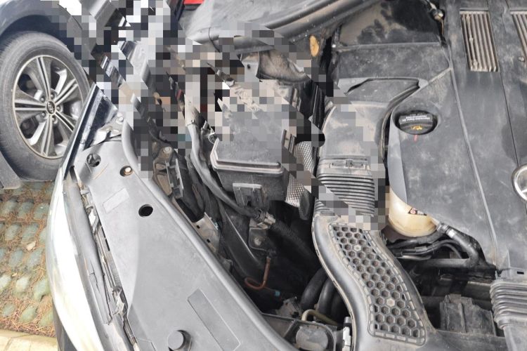 Used Mercedes-Benz M-Class 2014 ML 320 4MATIC Engine Bay Right