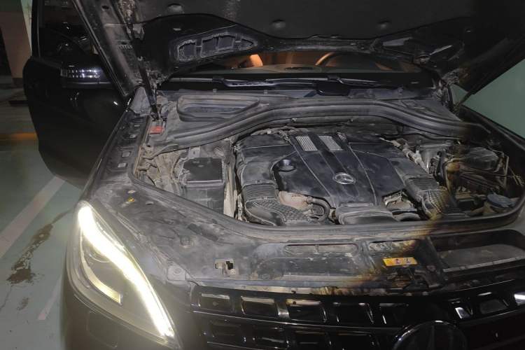 Used Mercedes-Benz M-Class 2014 ML 320 4MATIC Engine Bay Right