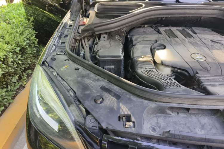 Used Mercedes-Benz M-Class 2014 ML 400 4MATIC Dynamic Model Engine Bay Right
