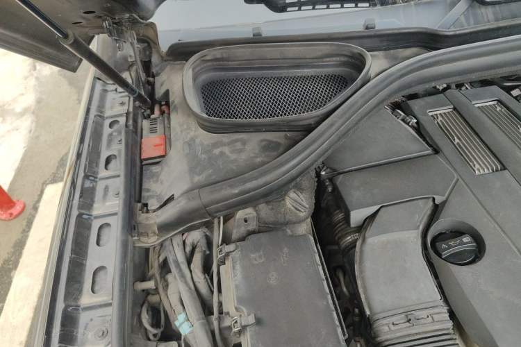 Used Mercedes-Benz M-Class 2014 ML 400 4MATIC Dynamic Model Engine Bay Right
