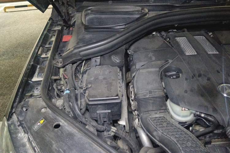 Used Mercedes-Benz M-Class 2014 ML 400 4MATIC Dynamic Model Engine Bay Right