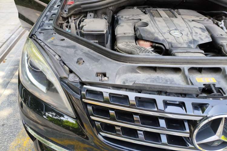 Used Mercedes-Benz M-Class 2014 ML 320 4MATIC Engine Bay Right