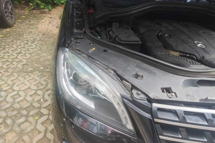 Used Mercedes-Benz M-Class 2014 ML 400 4MATIC Luxury Model Engine Bay Right