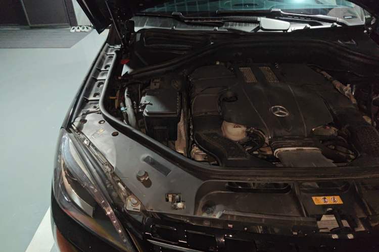 Used Mercedes-Benz M-Class 2014 ML 400 4MATIC Luxury Model Engine Bay Right