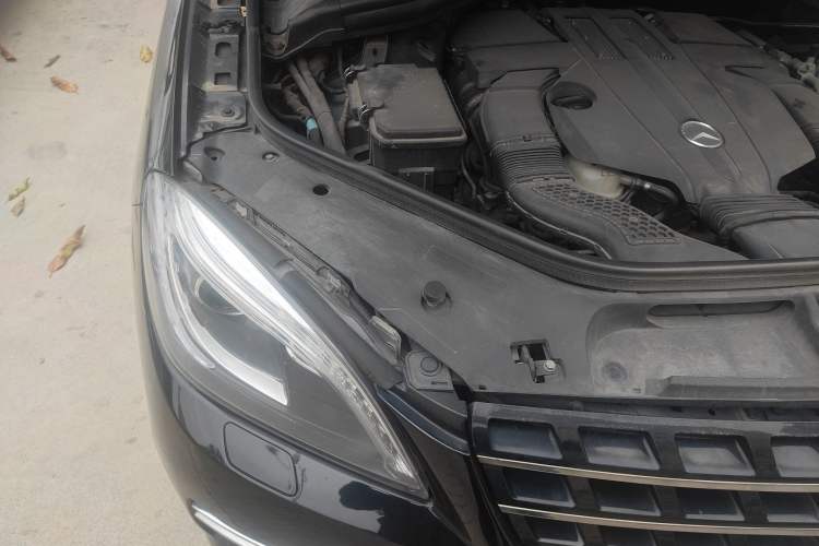 Used Mercedes-Benz M-Class 2014 ML 320 4MATIC Engine Bay Right