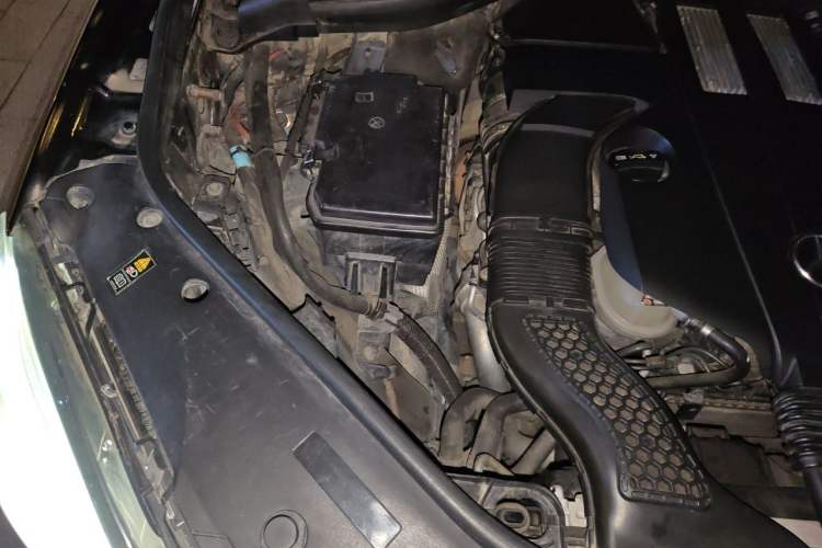Used Mercedes-Benz M-Class 2014 ML 320 4MATIC Engine Bay Right