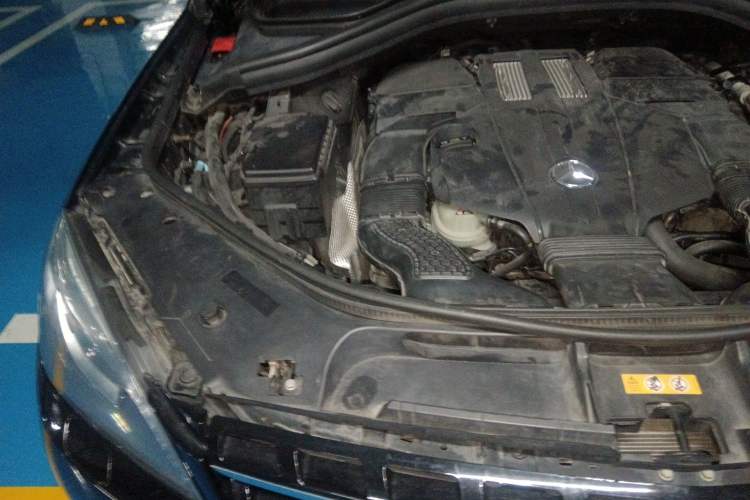 Used Mercedes-Benz M-Class 2014 ML 320 4MATIC Engine Bay Right