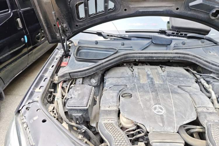 Used Mercedes-Benz M-Class 2014 ML 400 4MATIC Luxury Model Engine Bay Right